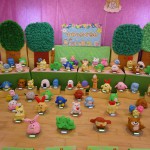 1030作品展⑱（4歳児共同制作『すみっコの森』）